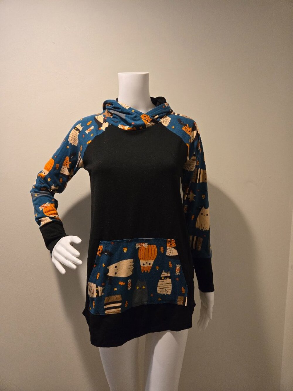 LuLaRoe Amber Cat Print Hoodie Long Sleeved S